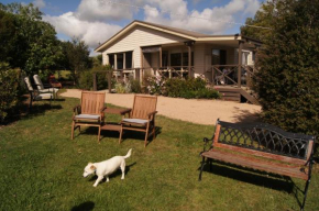 Гостиница Emerald Hills Cottage  Кунварра